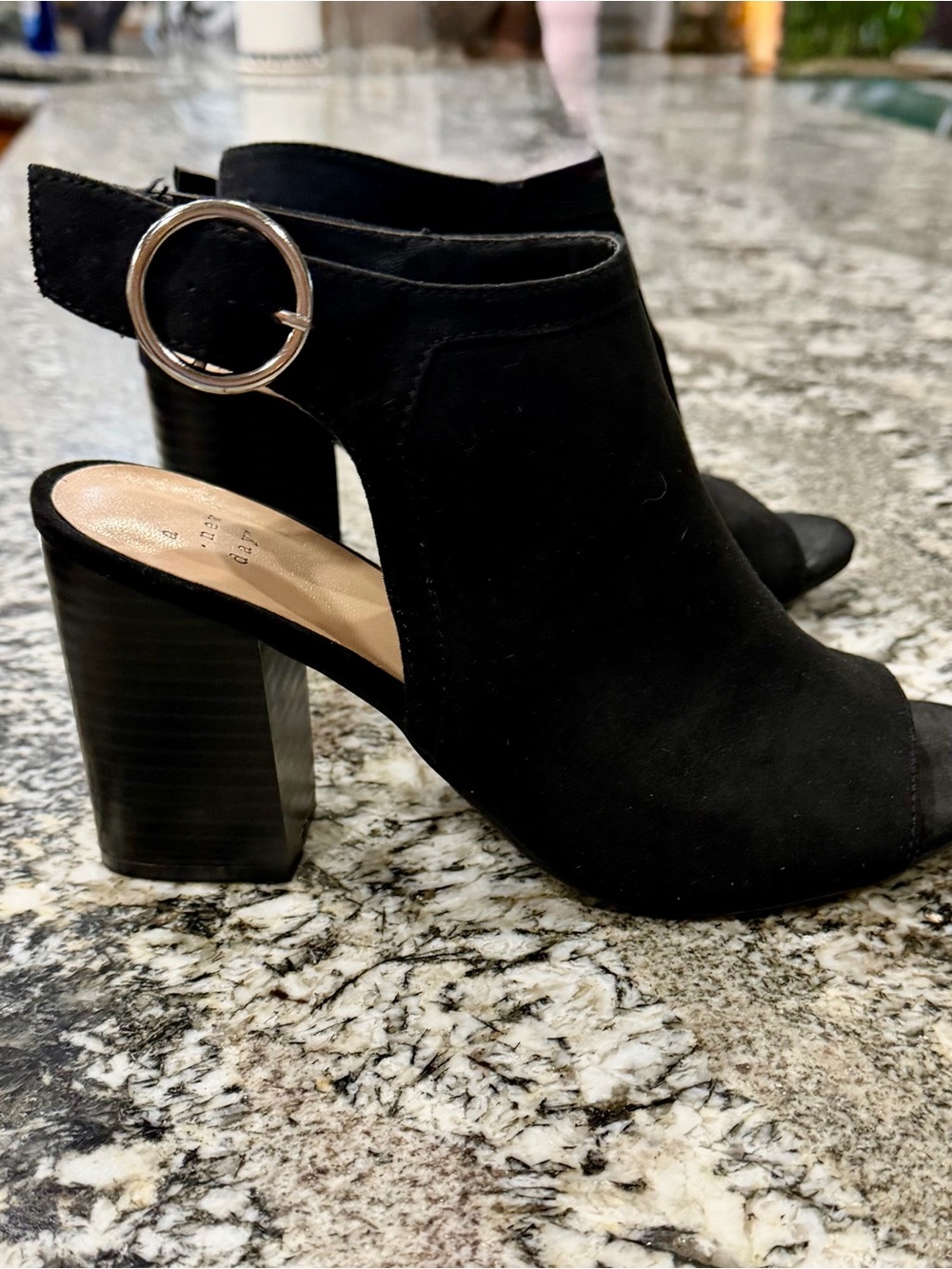 Black Open-Toe Block Heel Sandals with Buckle Strap